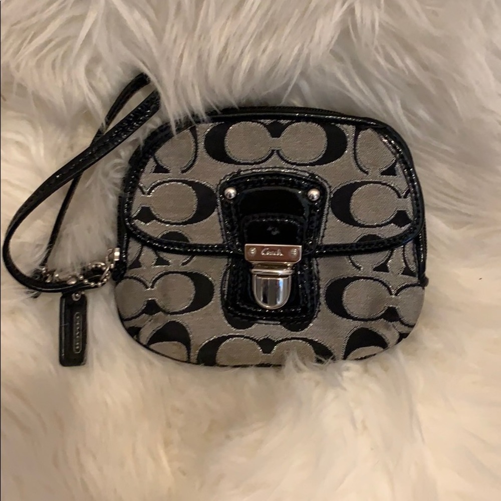 Coach wristlet 💁🏼‍♀️